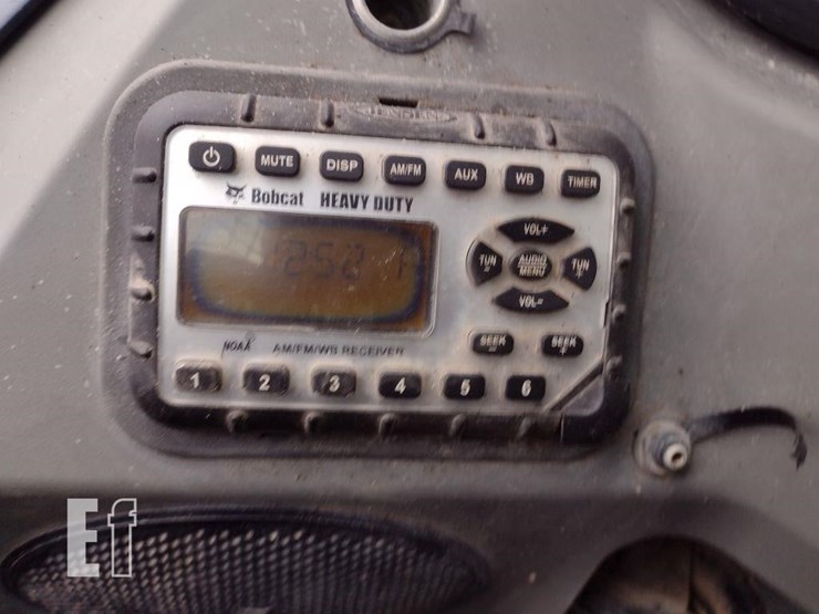 2017-bobcat-t740-image-10