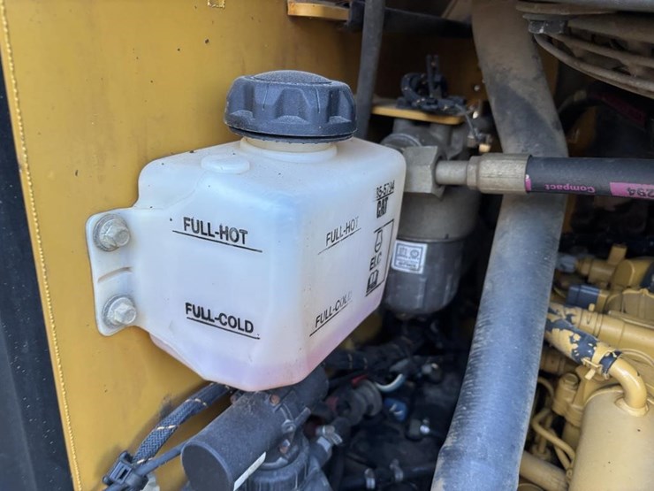 2021-caterpillar-259d3-image-35