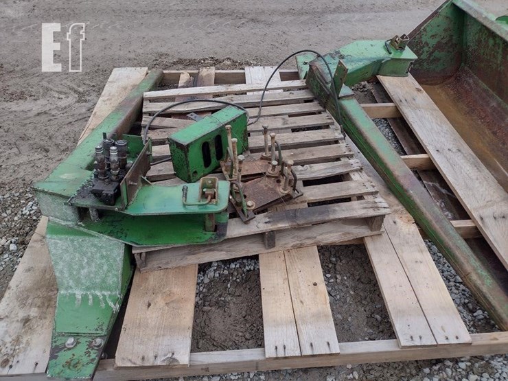 john-deere-245-image-10