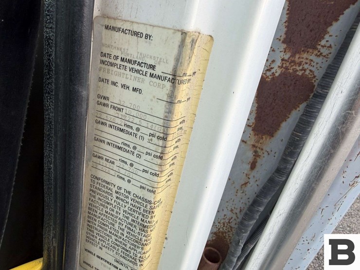 1996-freightliner-fl70-image-54