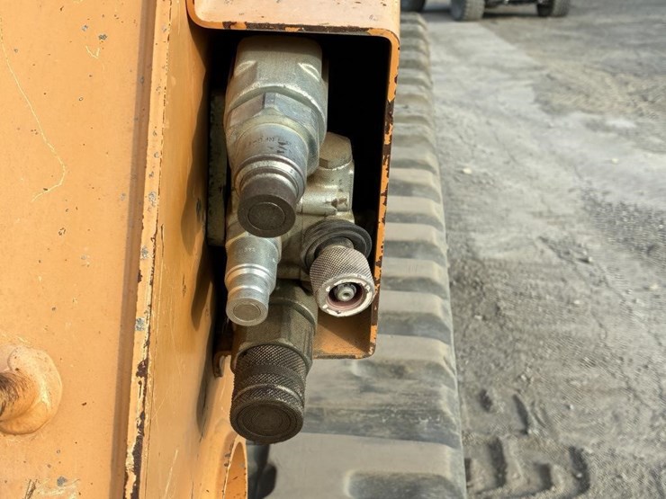 2018-mustang-2150t-skid-steer-track-loader-image-8