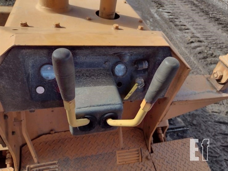 komatsu-d31a-17-image-7