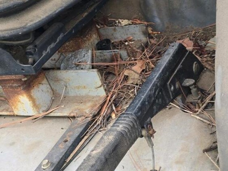 massey-ferguson-3070-tractor,-s/n-p083033:-cab-image-17