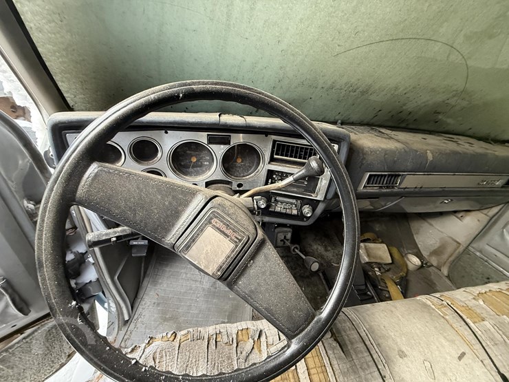 1983-chevrolet-suburban-image-20