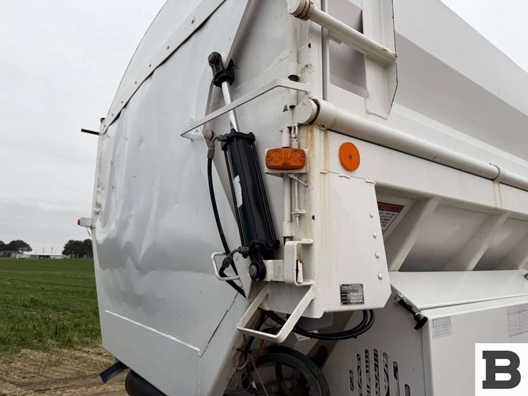 2003-international-7600-image-10