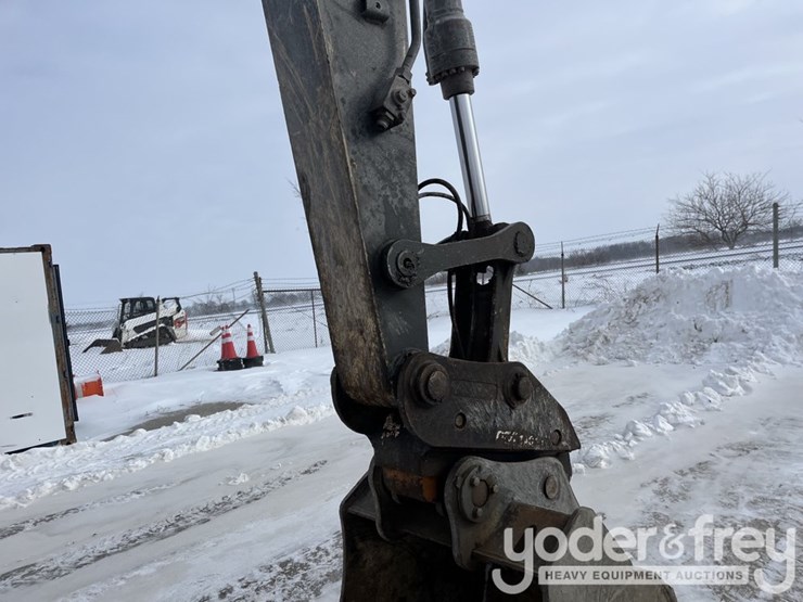 2022-deere-135g-image-27