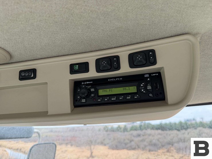 2011-john-deere-8310r-image-82