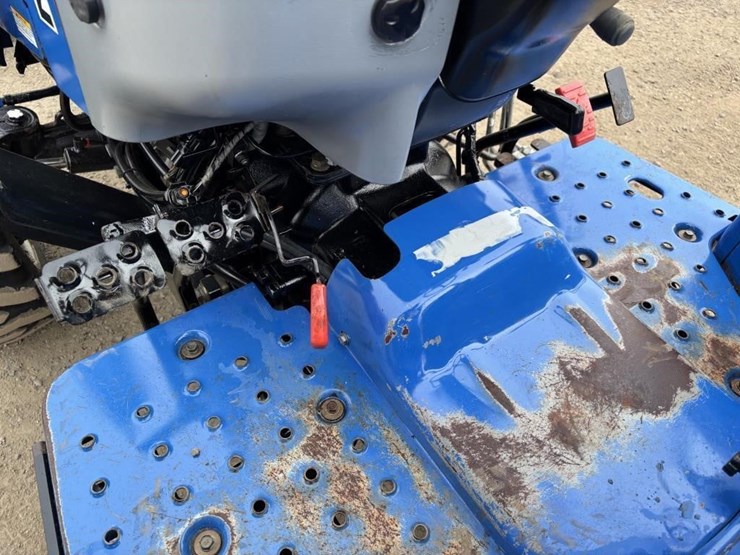 2017-new-holland-workmaster-40-image-40