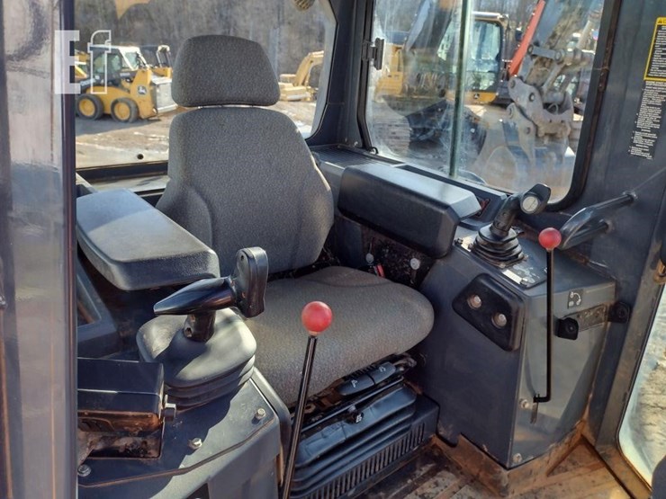 2021-deere-650k-lgp-image-16