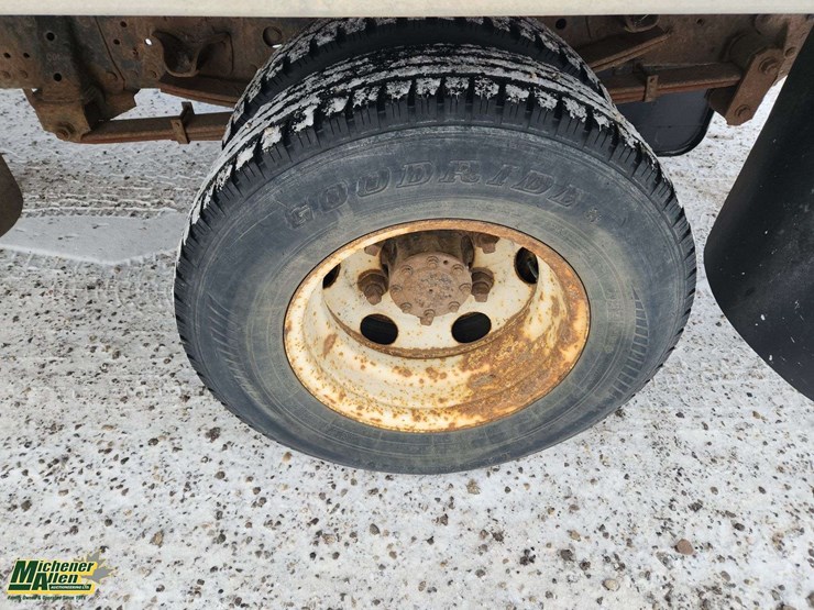 2003-gmc-w4500-image-13