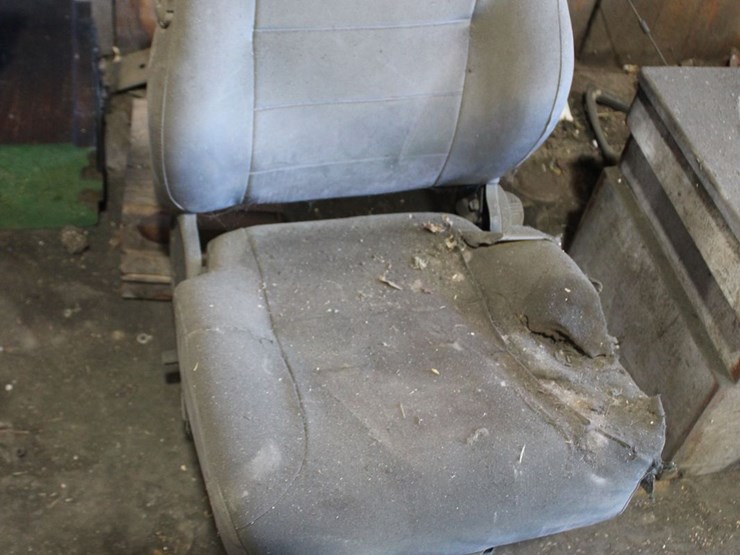 peterbilt-seat-image-1