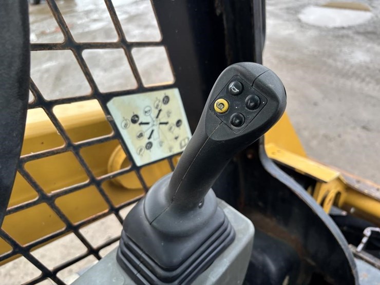 2021-caterpillar-259d3-image-22