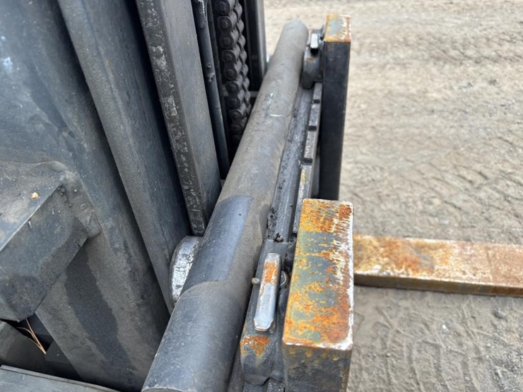 crown-303sctt-forklift-image-12