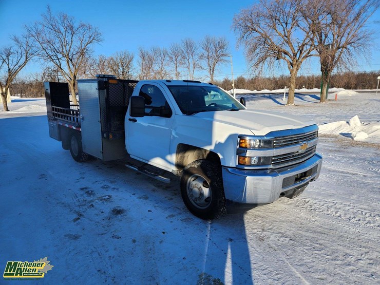 2017-chevrolet-silverado-3500hd-image-2