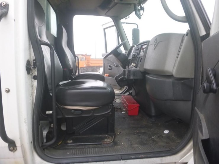 2010-international-durastar-4300-image-13