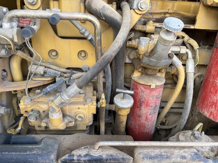 2005-caterpillar-143h-image-55