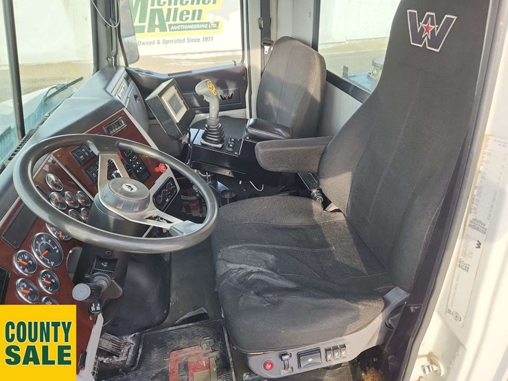 2015-western-star-4700-image-17