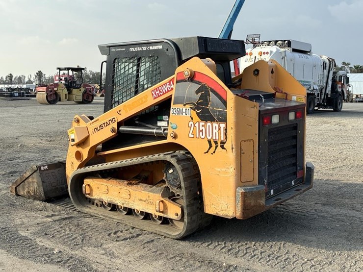 2018-mustang-2150t-skid-steer-track-loader-image-4