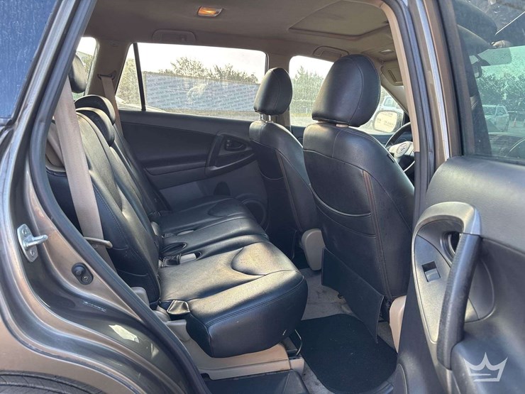 2010-toyota-rav4-image-22