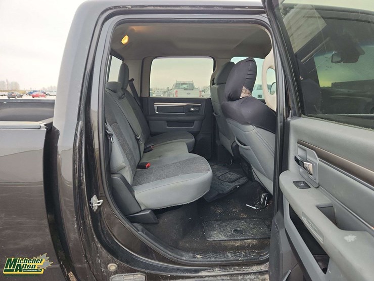 2017-dodge-3500-image-17