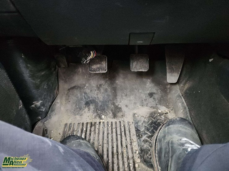 2017-dodge-3500-image-25