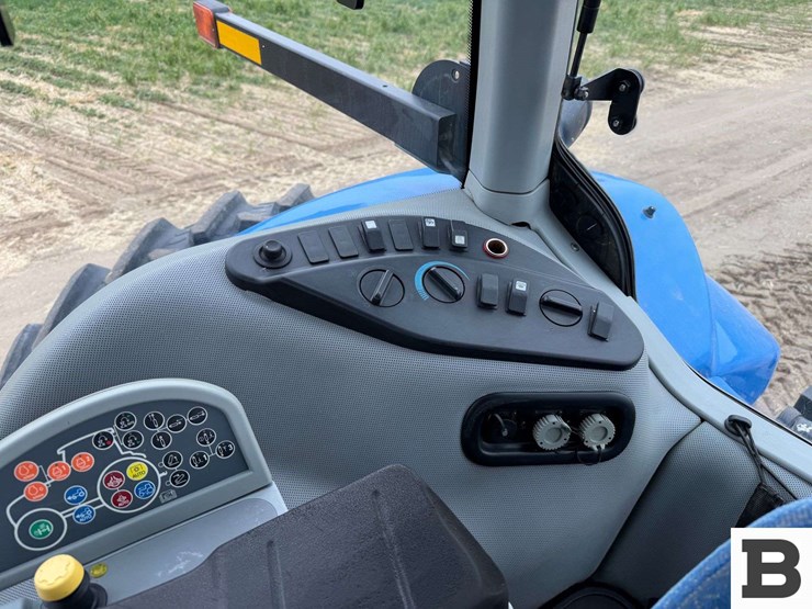 new-holland-t8.330-image-83
