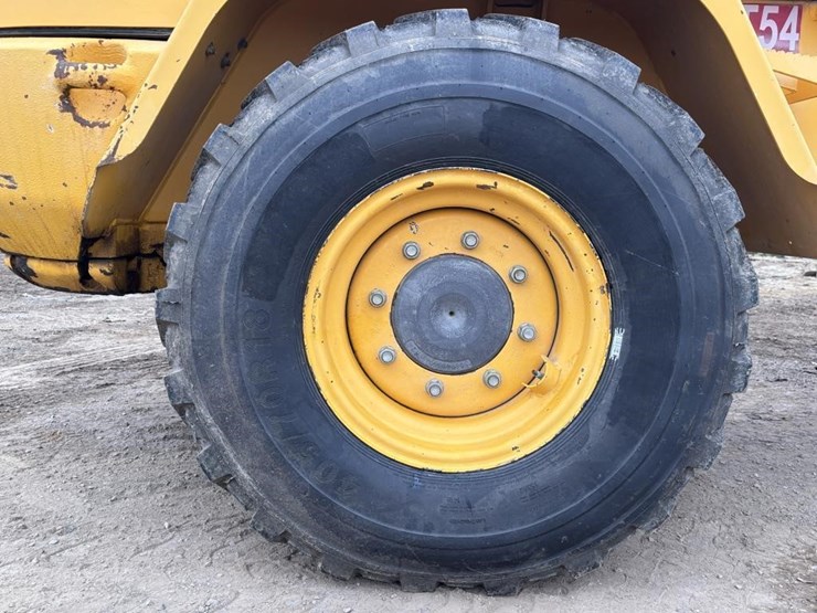 2012-volvo-l30b-image-17