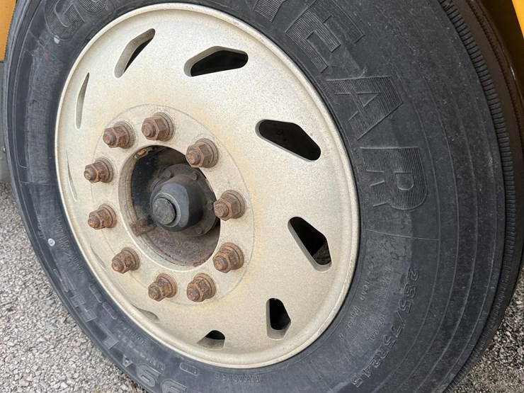 1988-freightliner-flc120-image-16