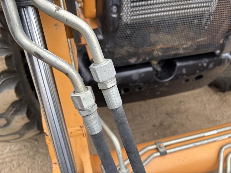 2018-case-580sn-image-13