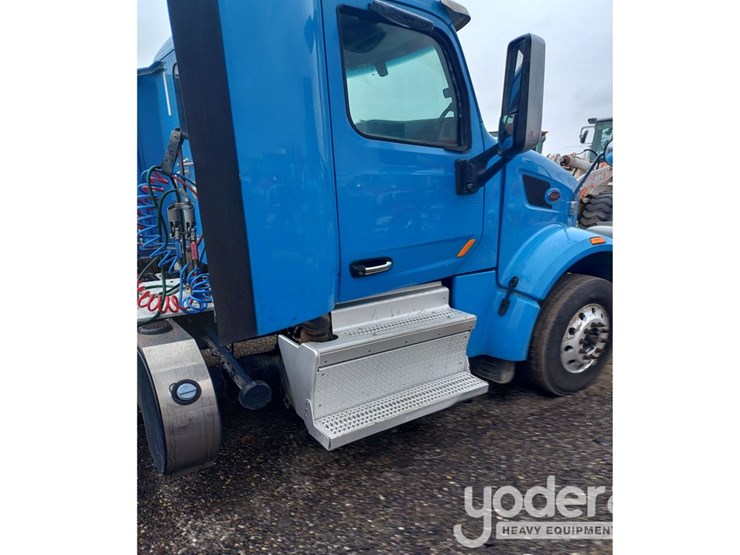 2018-peterbilt-567-image-3