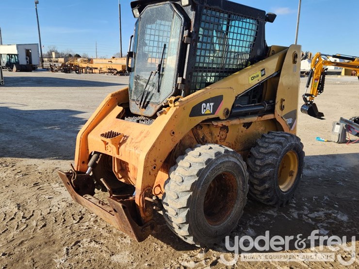 2011-caterpillar-236b3-image-1