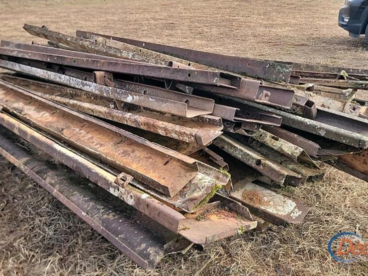 concrete-forms-for-building-bridges-and-curbs-image-2