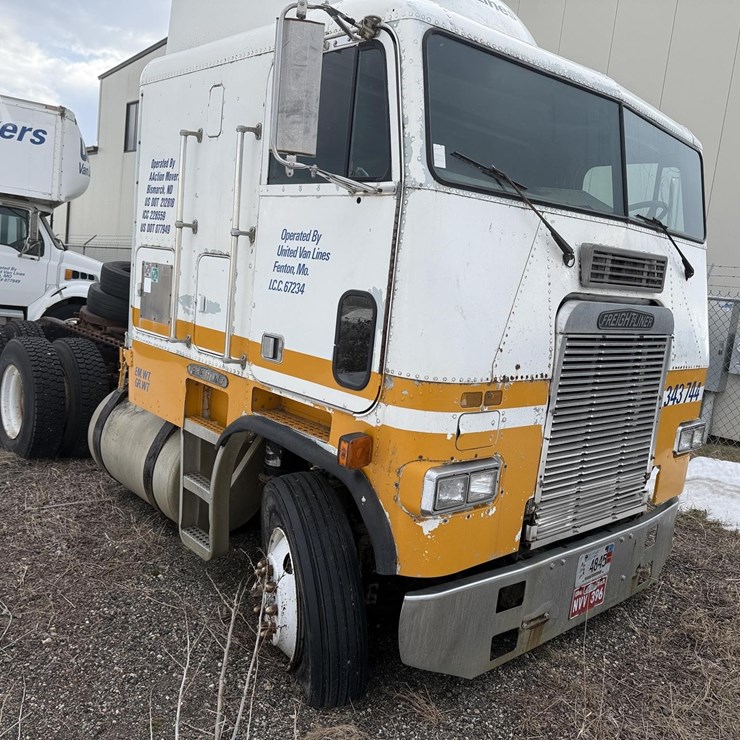 1983 FREIGHTLINER 800 COE