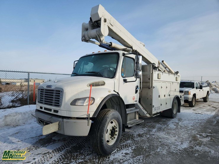 2009-freightliner-m2-106-image-1