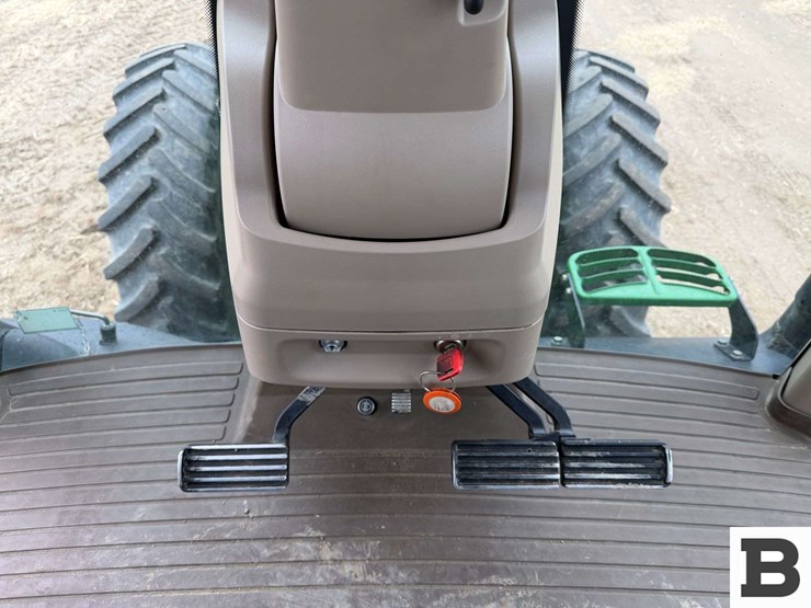 2012-john-deere-7215r-image-79