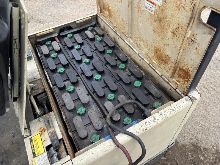 crown-303sctt-forklift-image-28