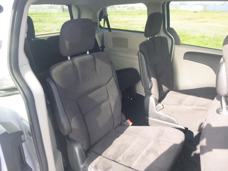 2014-dodge-grand-caravan-image-11