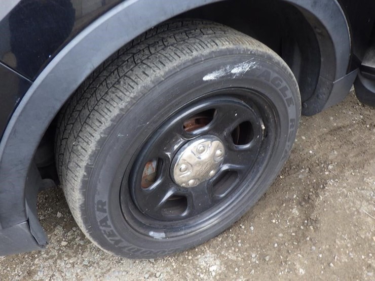 2014-ford-explorer-image-13