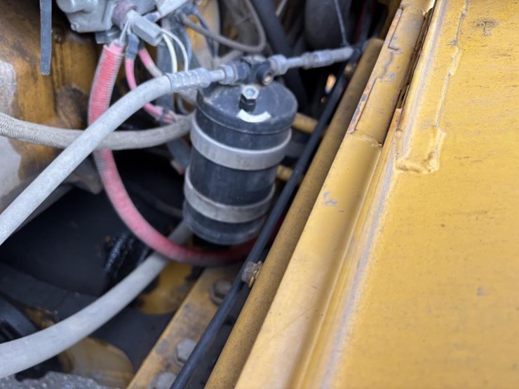 2005-deere-624j-image-56