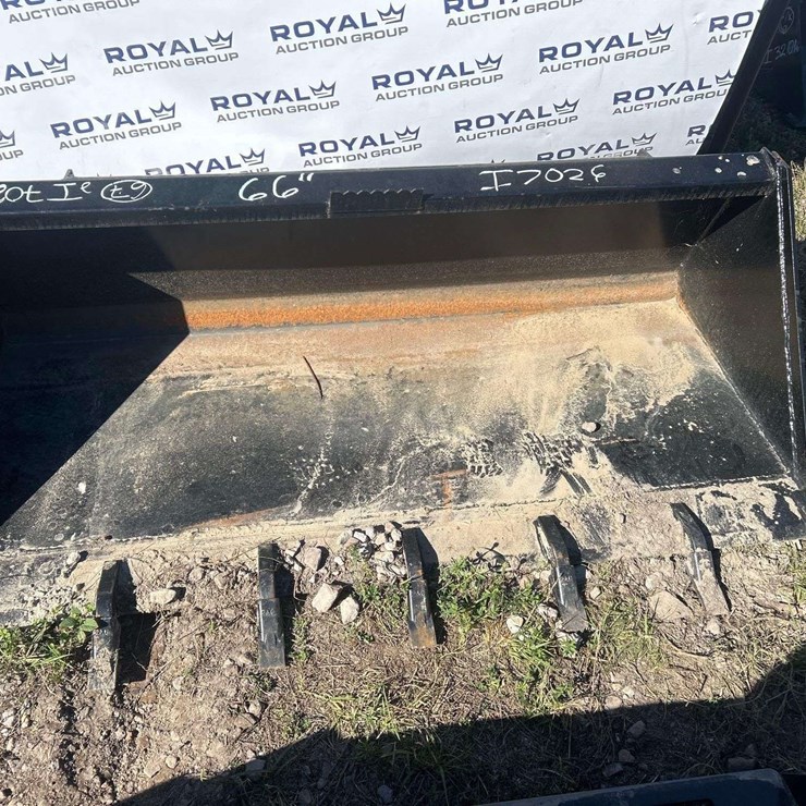 2025 Swict 66in Tooth Bucket Skid Steer Attachment