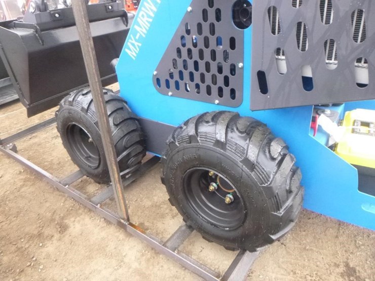 2025-agt-mx-mrt23-skid-steer-track-loader-image-17