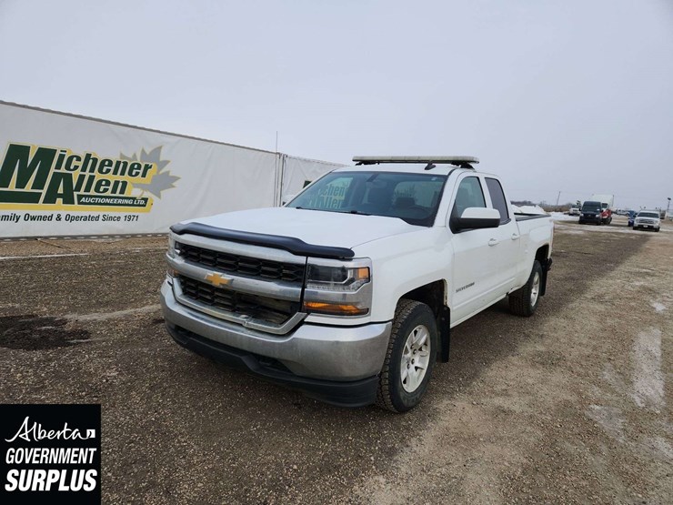 2017-chevrolet-silverado-1500-image-1