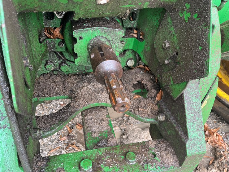 2014-john-deere-8370rt-image-17