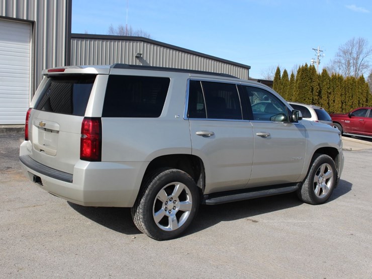 2017-chevrolet-tahoe-lt-image-3