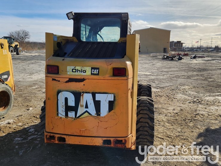 2011-caterpillar-236b3-image-3