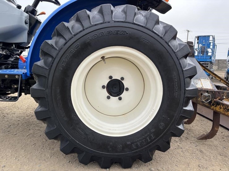 2017-new-holland-workmaster-40-image-27