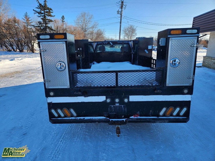 2017-chevrolet-silverado-3500hd-image-8