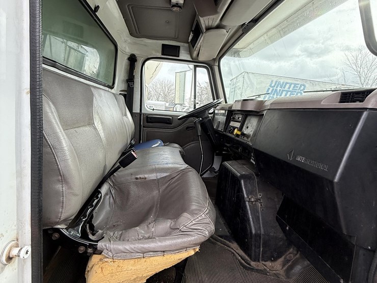 2000-international-4700-image-17