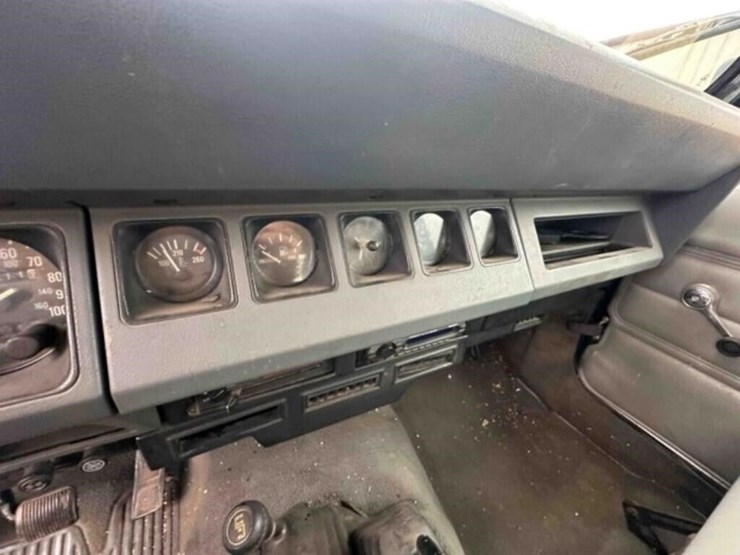 1989-jeep-wrangler-image-34