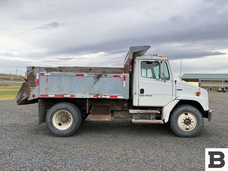 1996-freightliner-fl70-image-3